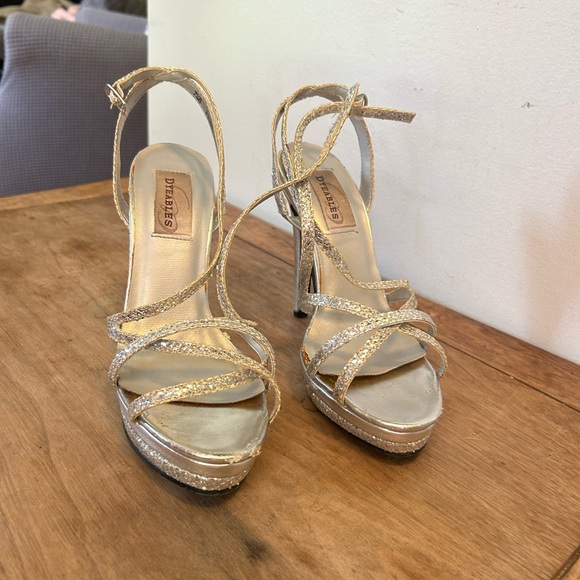 Dyeables Gold Platform Heels - Picture 2 of 7